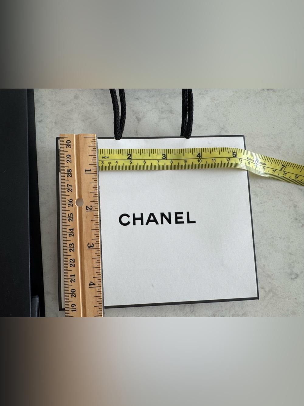 CHANEL Black and White Gift bags - Picture 6 of 9